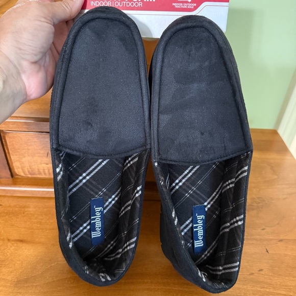 New Black Suede memory foam moccasin slippers men’s - Picture 3 of 8